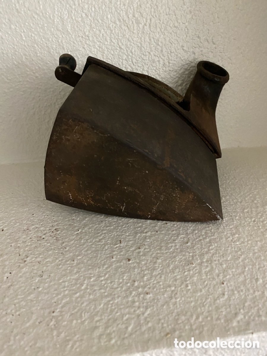 Antig&uuml;edades: Antigua plancha con soporte de hierro - Foto 7