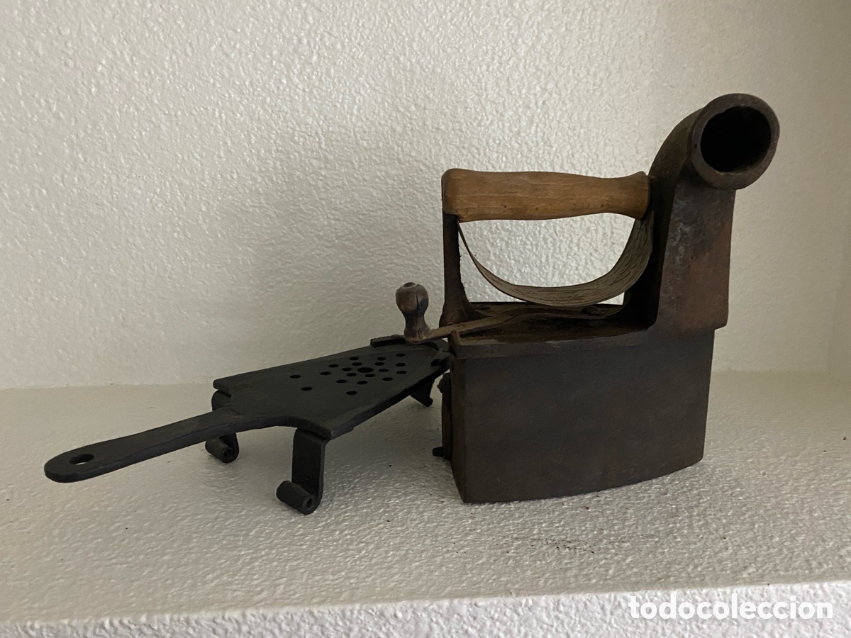 Antig&uuml;edades: Antigua plancha con soporte de hierro - Foto 12
