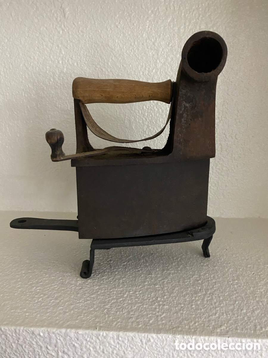 Antig&uuml;edades: Antigua plancha con soporte de hierro - Foto 18