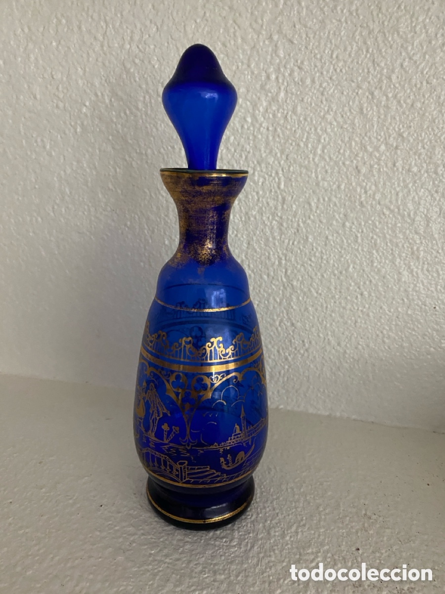 Antig&uuml;edades: Conjunto de botella y seis vasos con plato antiguo - Foto 4