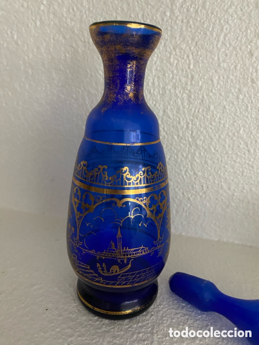 Antig&uuml;edades: Conjunto de botella y seis vasos con plato antiguo - Foto 5