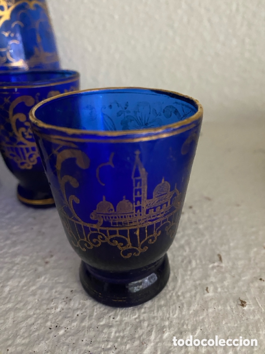 Antig&uuml;edades: Conjunto de botella y seis vasos con plato antiguo - Foto 6