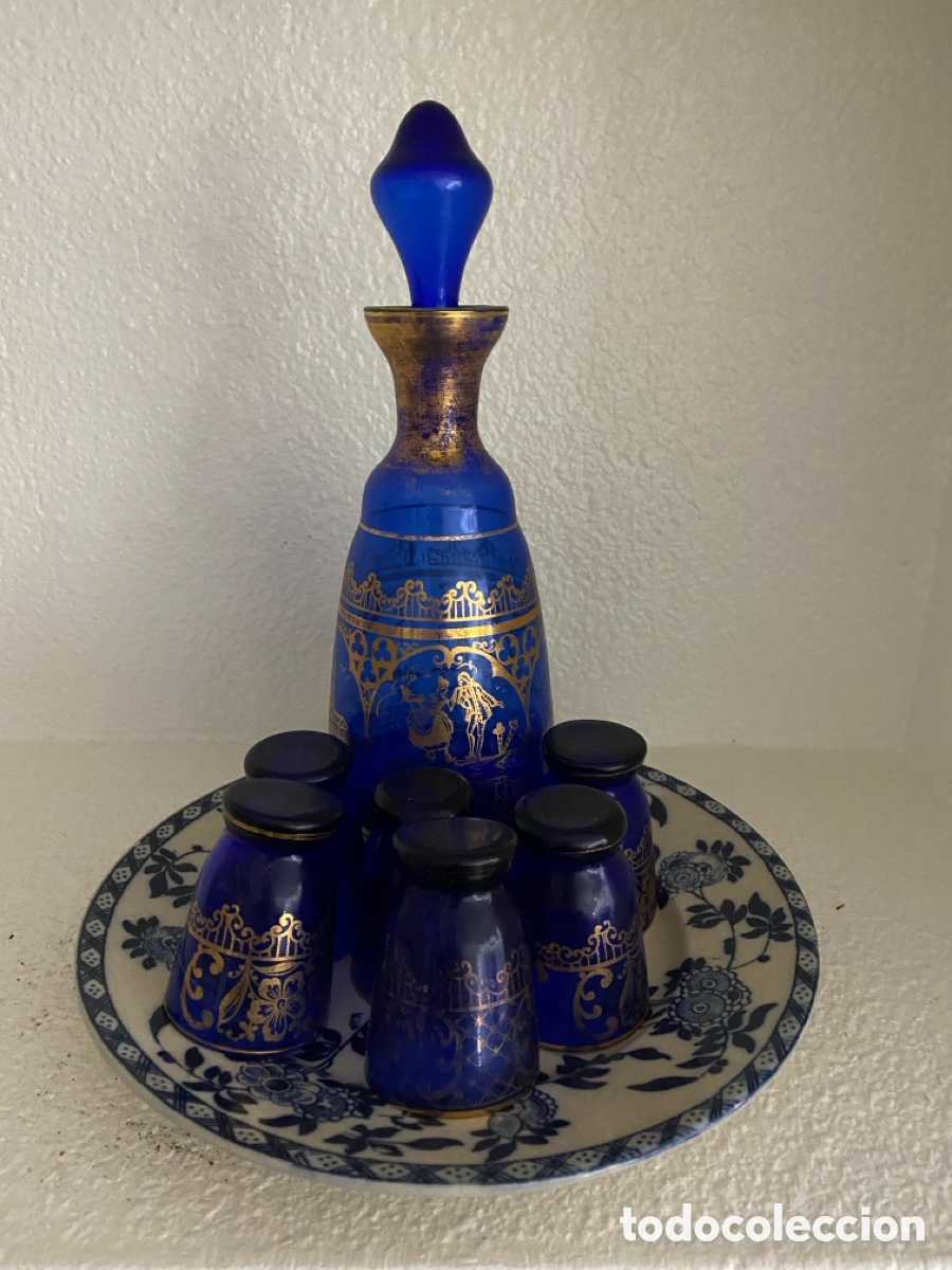 Antig&uuml;edades: Conjunto de botella y seis vasos con plato antiguo - Foto 13