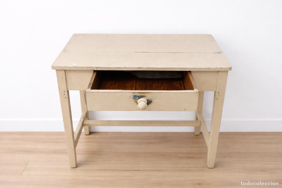 Antig&uuml;edades: MESA R&Uacute;STICA PINTADA EN COLOR CREMA - Foto 3