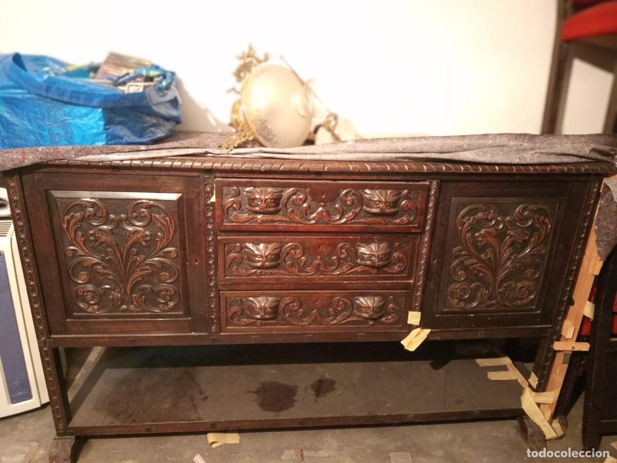 Antig&uuml;edades: S. XIX dos muebles comedor, mesa,y 6 sillas labrados y a juego