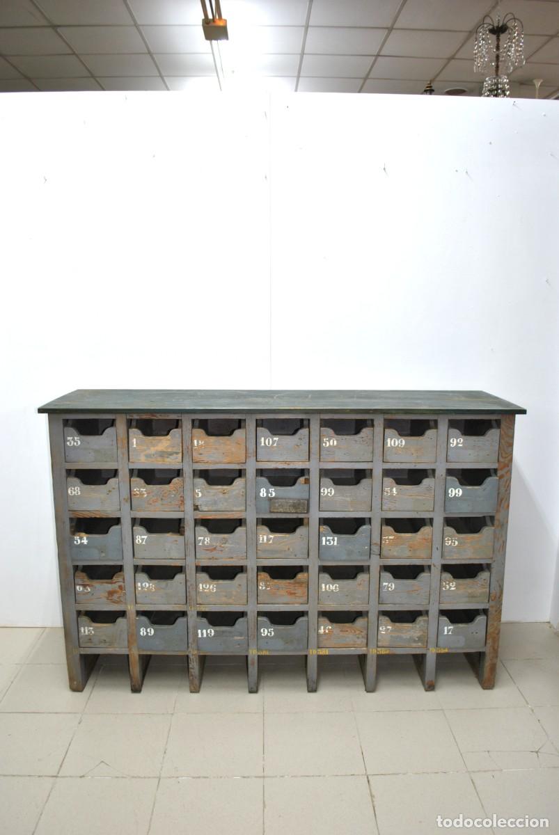 Antig&uuml;edades: MUEBLE INDUSTRIAL ANTIGUO CON CAJONES - Foto 2