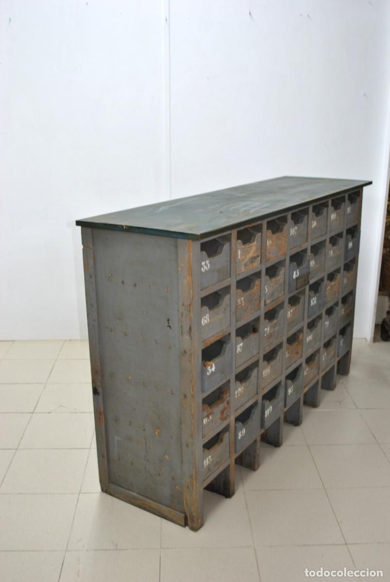 Antig&uuml;edades: MUEBLE INDUSTRIAL ANTIGUO CON CAJONES - Foto 5