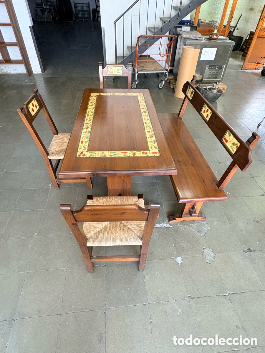 Antig&uuml;edades: Mesa de madera maziza con azulejos de la Bisbal - Foto 1