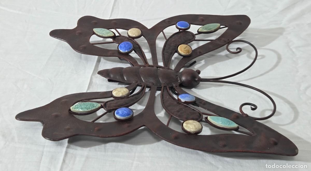 Antig&uuml;edades: Mariposa de chapa y ceramica - Foto 3