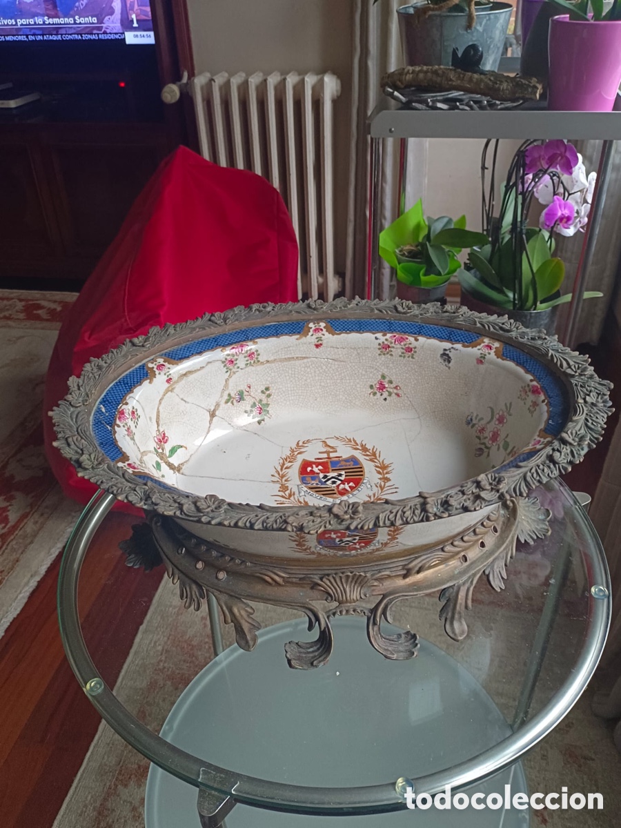 Antig&uuml;edades: Centro de mesa porcelana y bronce