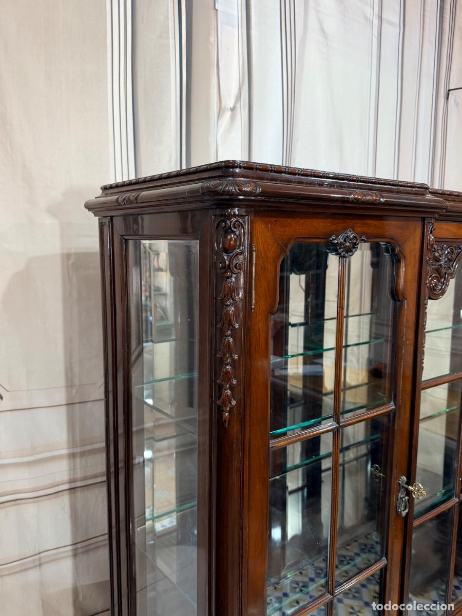 Antig&uuml;edades: Elegante vitrina de caoba - Foto 9