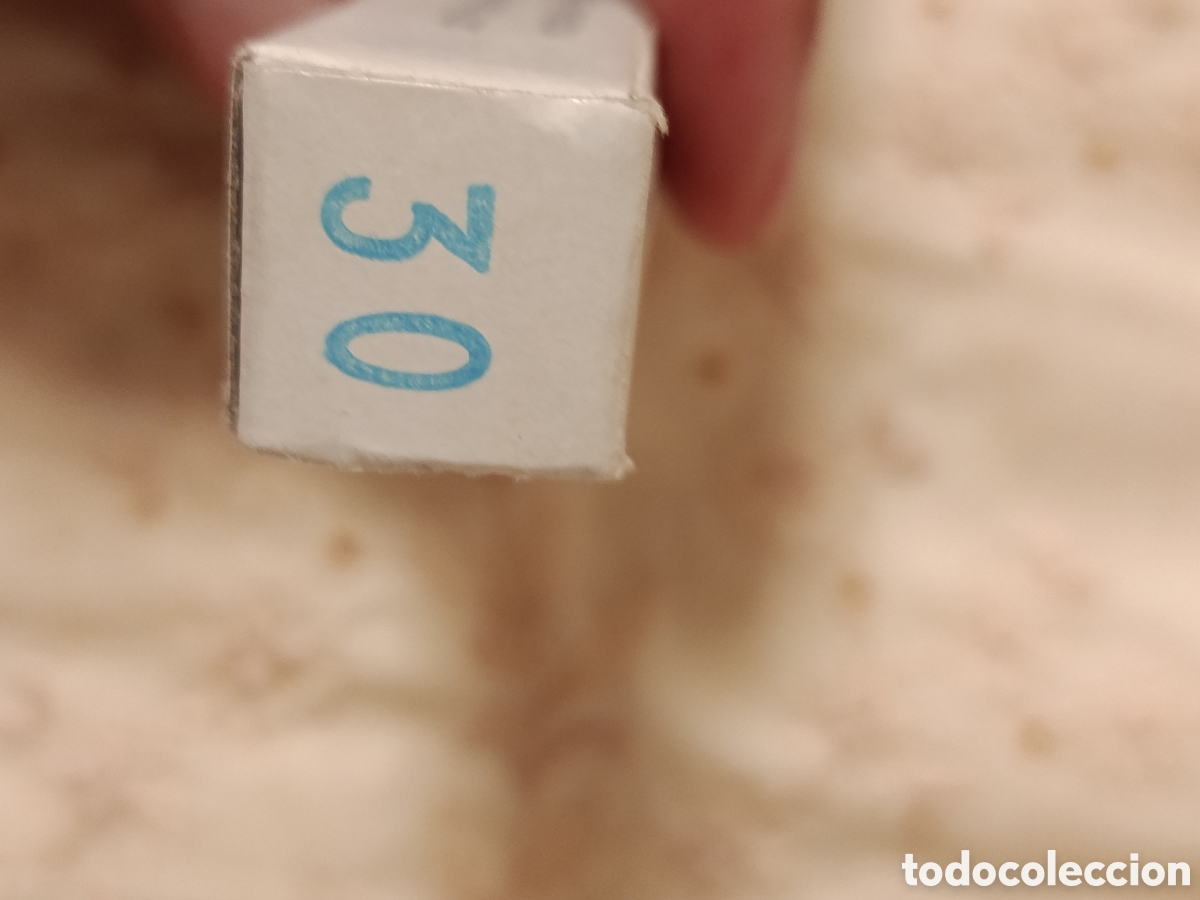 Antig&uuml;edades: 4 Cajitas de cinta de numerar ropa - Foto 8