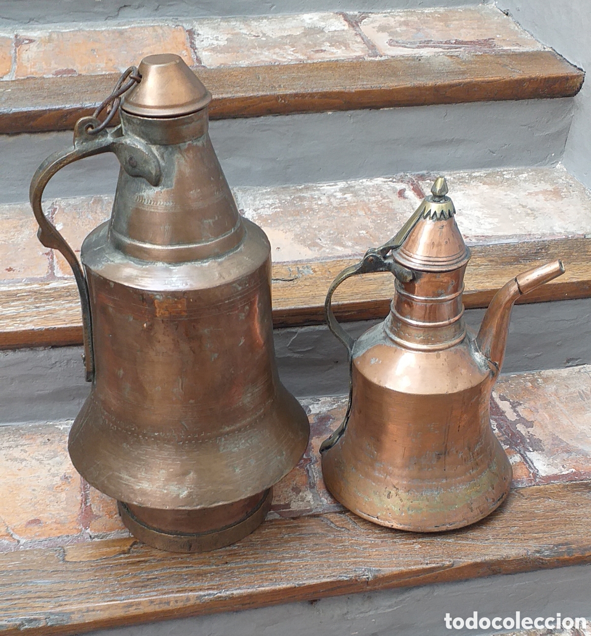 Antig&uuml;edades: Pareja de jarras antiguas de bronce - Foto 2