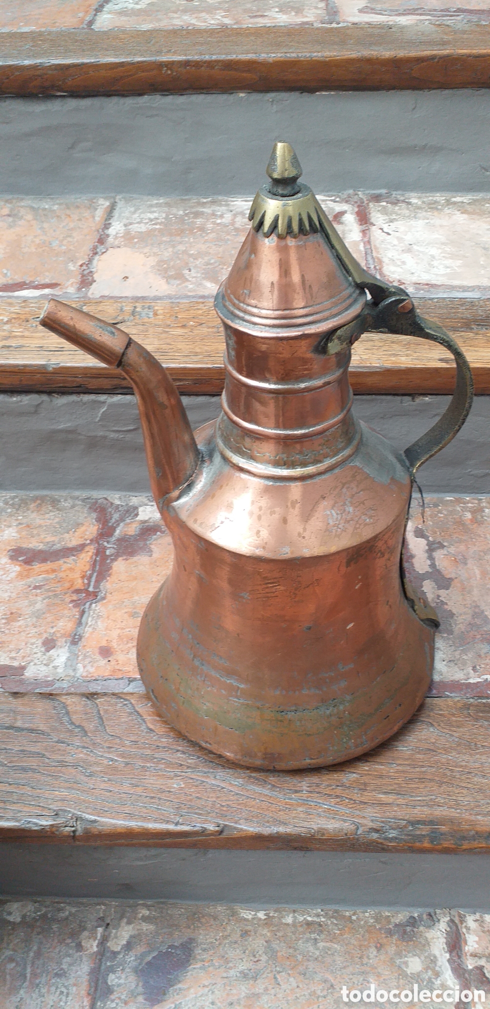 Antig&uuml;edades: Pareja de jarras antiguas de bronce - Foto 9
