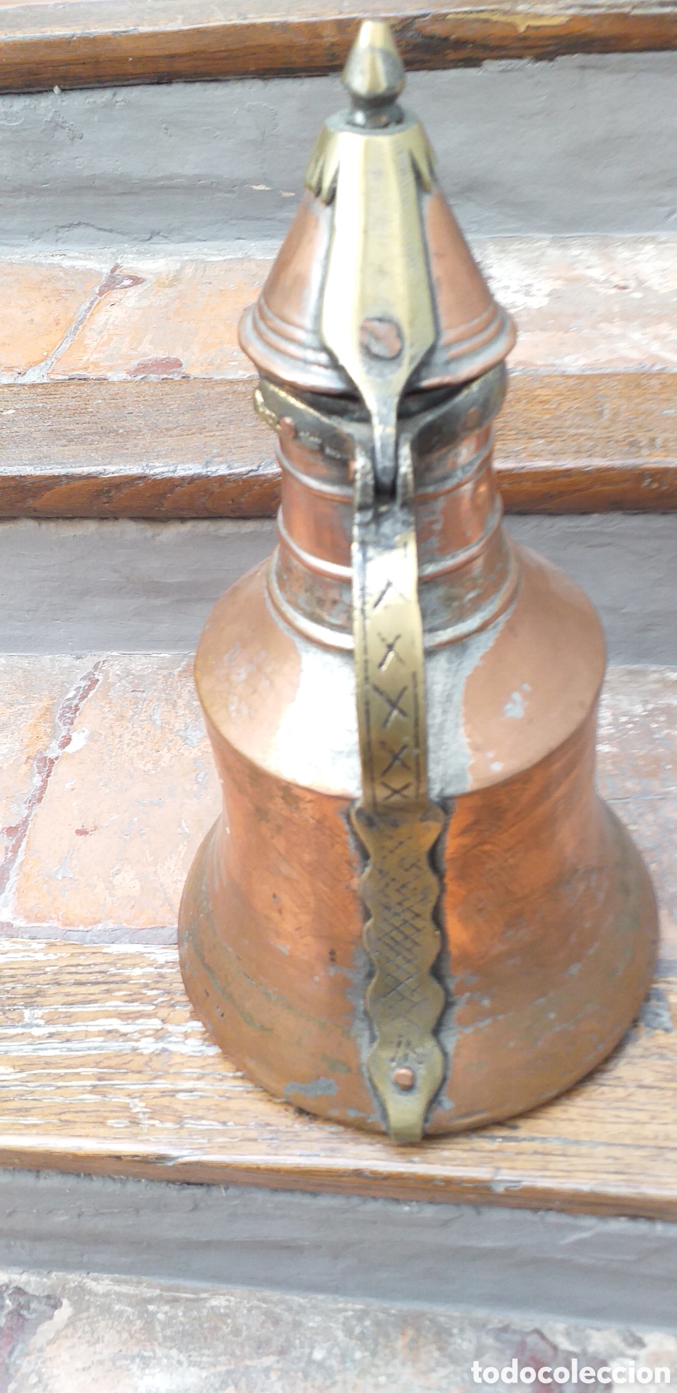Antig&uuml;edades: Pareja de jarras antiguas de bronce - Foto 11