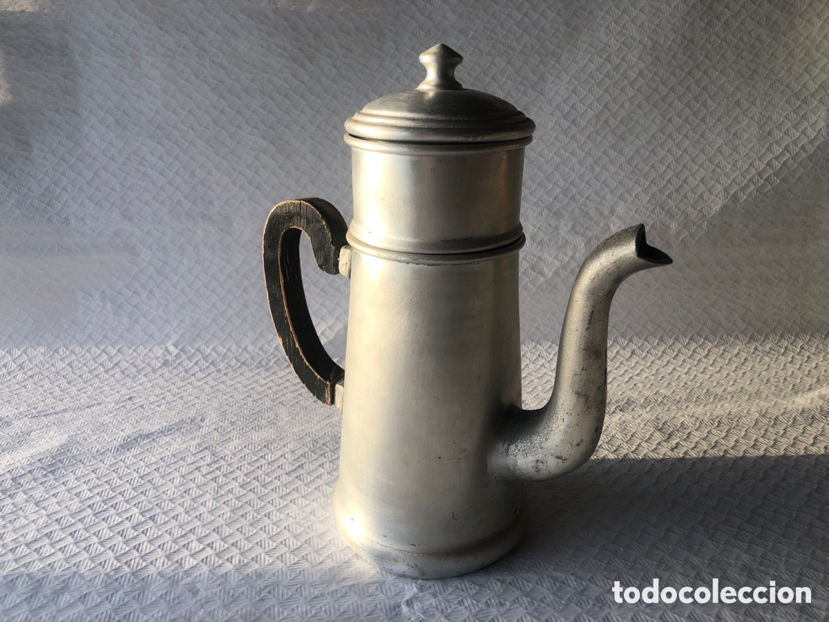 Antig&uuml;edades: Antigua y rara cafetera de aluminio - Foto 3