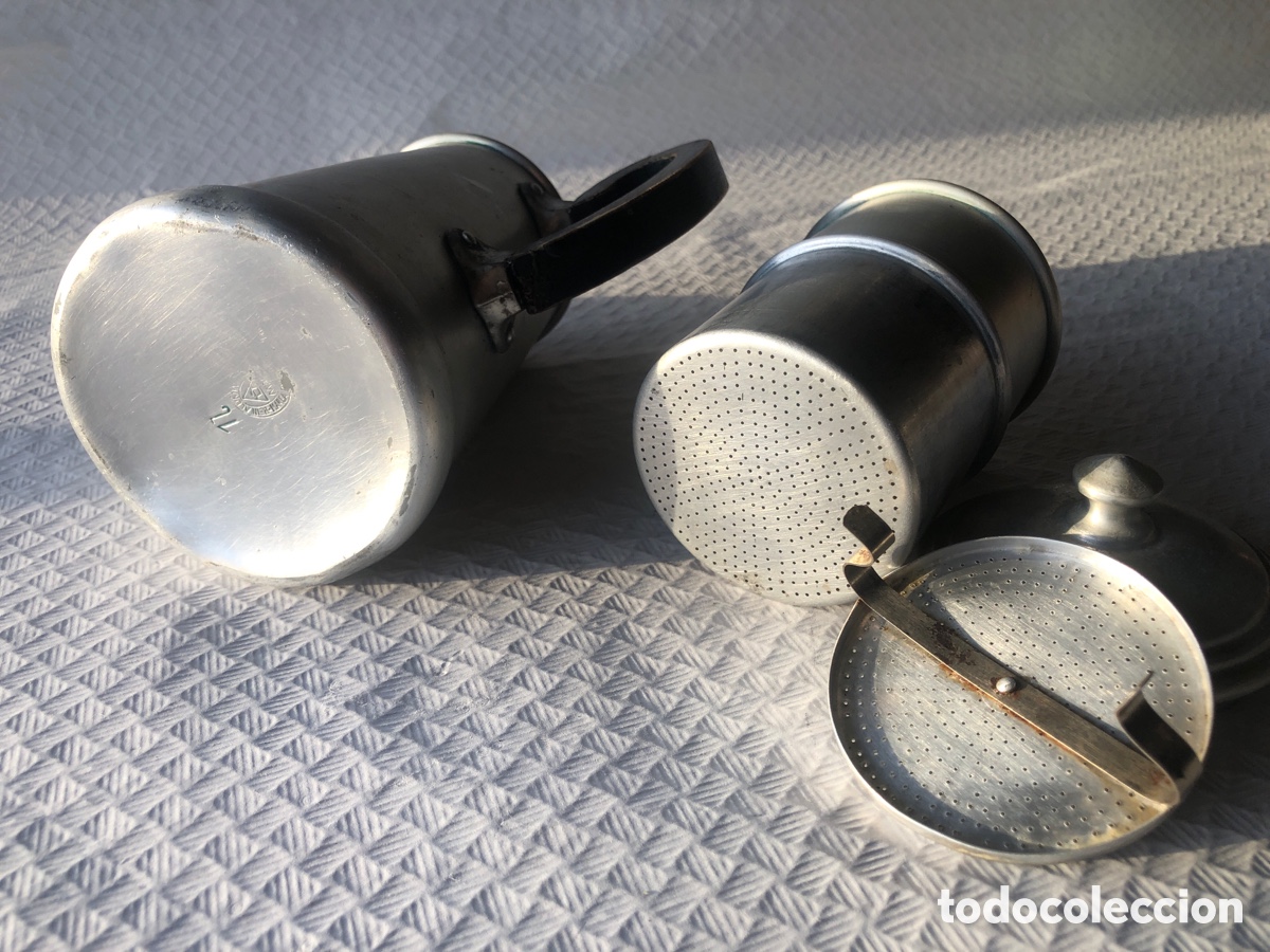 Antig&uuml;edades: Antigua y rara cafetera de aluminio - Foto 7
