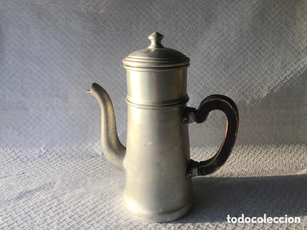 Antig&uuml;edades: Antigua y rara cafetera de aluminio - Foto 1