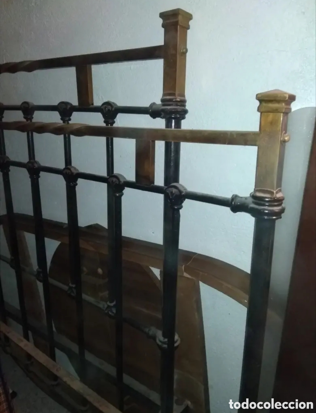 Antig&uuml;edades: Cama de metal antigua - Foto 2