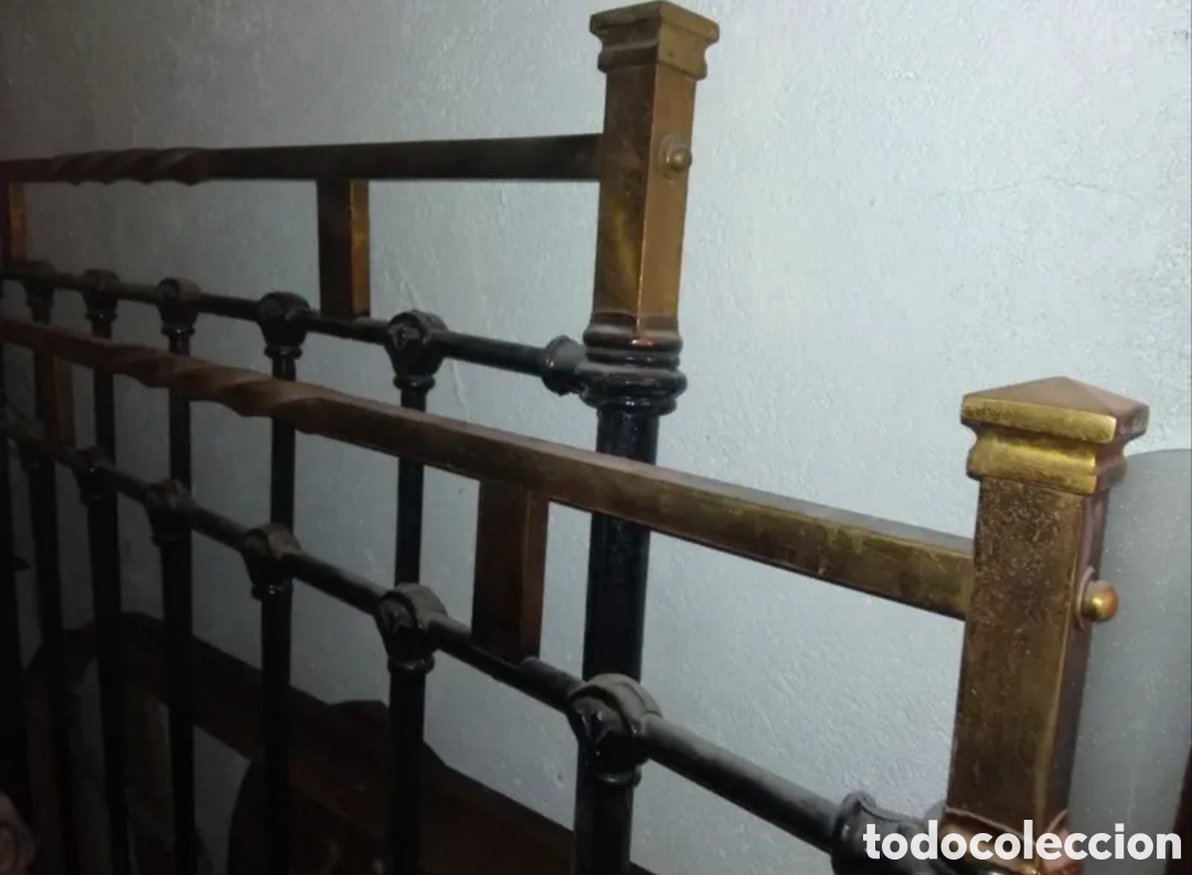 Antig&uuml;edades: Cama de metal antigua - Foto 1
