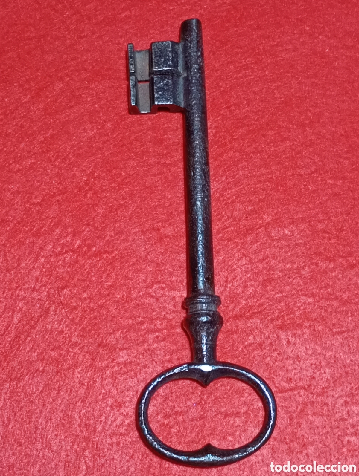 Antig&uuml;edades: Antigua llave de forja. - Foto 2