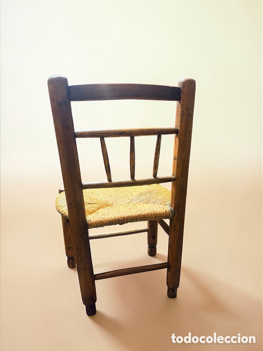 Antig&uuml;edades: Antigua silla infantil de madera y enea - Foto 4
