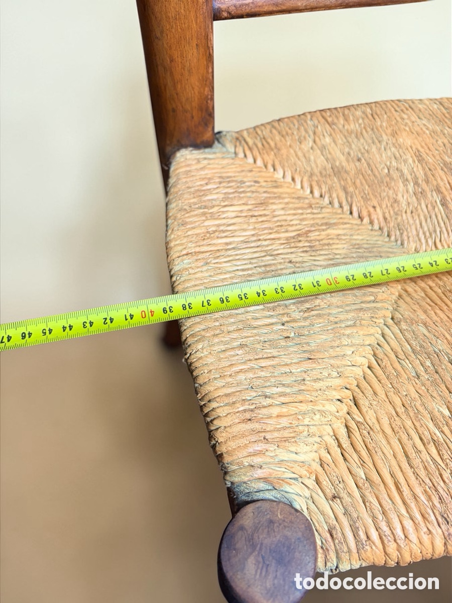 Antig&uuml;edades: Antigua silla infantil de madera y enea - Foto 9