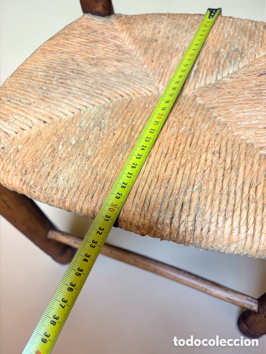 Antig&uuml;edades: Antigua silla infantil de madera y enea - Foto 10