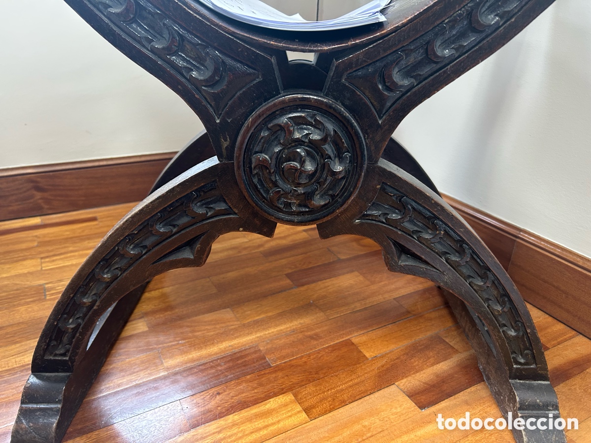 Antig&uuml;edades: Sill&oacute;n de madera, talla castellana. - Foto 3