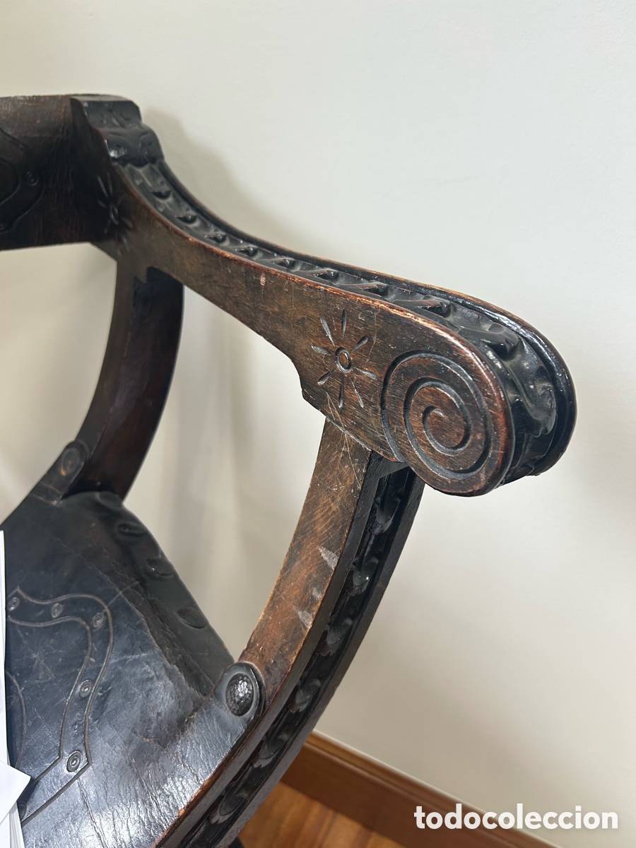 Antig&uuml;edades: Sill&oacute;n de madera, talla castellana. - Foto 4