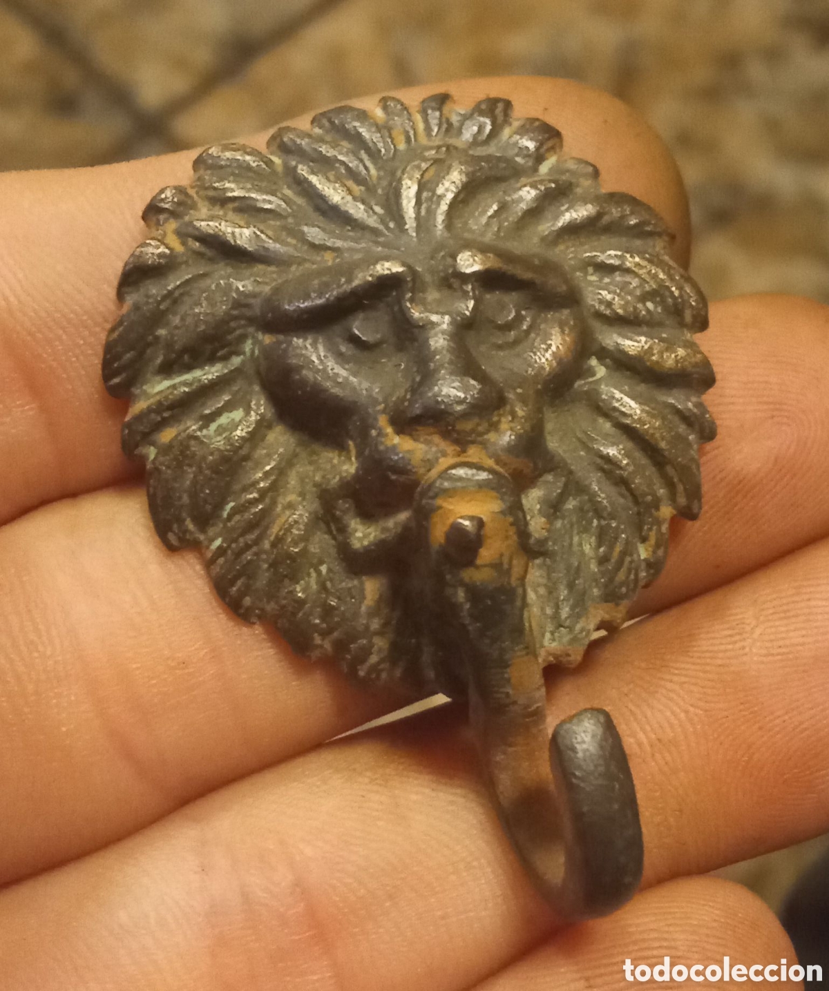 Antig&uuml;edades: PERCHA ROMANA CON CARA DE LEON - Foto 1