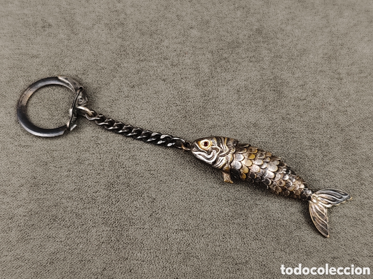 Antig&uuml;edades: Antiguo Llavero Pez Articulado de Metal Plateado