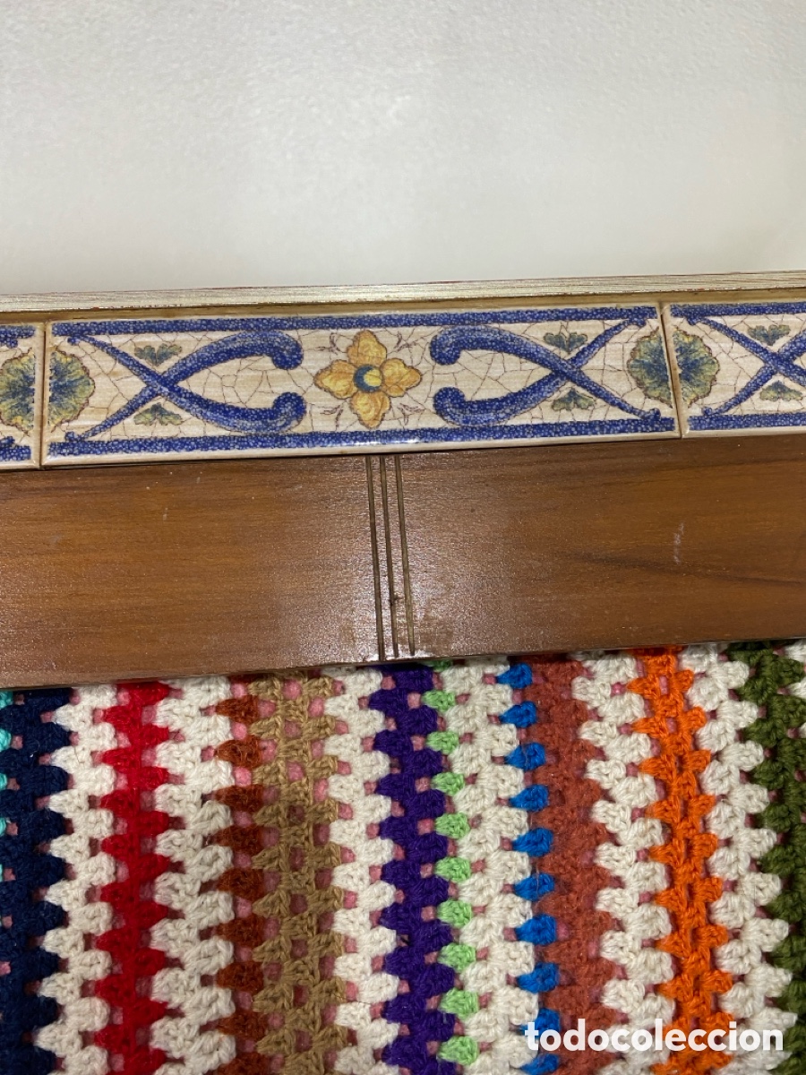 Antig&uuml;edades: Espejo antiguo de madera y azulejos - Foto 2