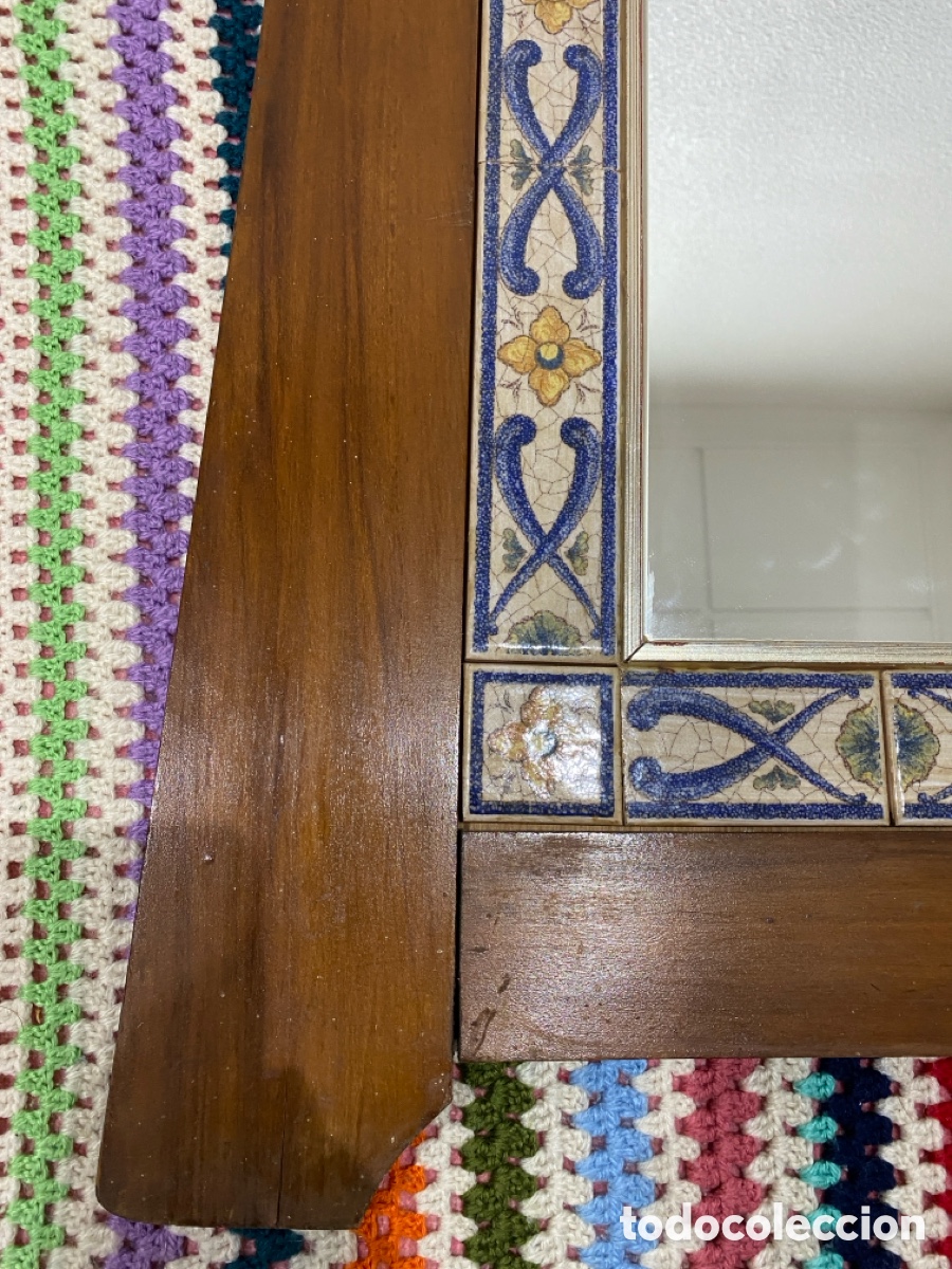 Antig&uuml;edades: Espejo antiguo de madera y azulejos - Foto 6