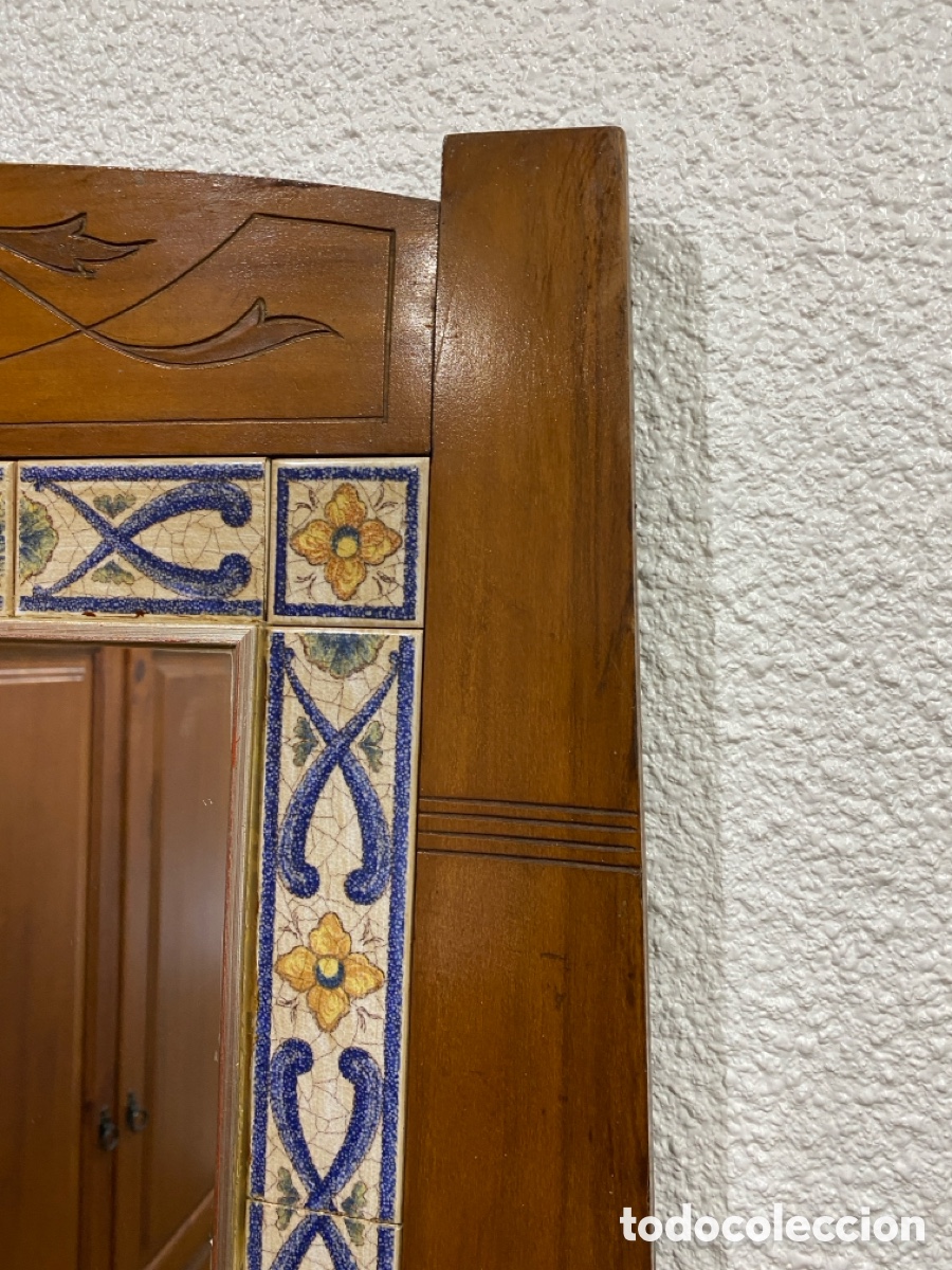 Antig&uuml;edades: Espejo antiguo de madera y azulejos - Foto 11