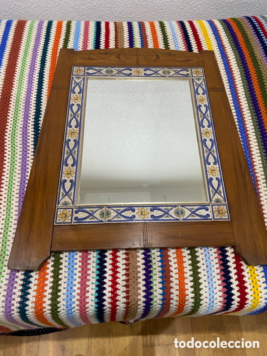 Antig&uuml;edades: Espejo antiguo de madera y azulejos - Foto 1