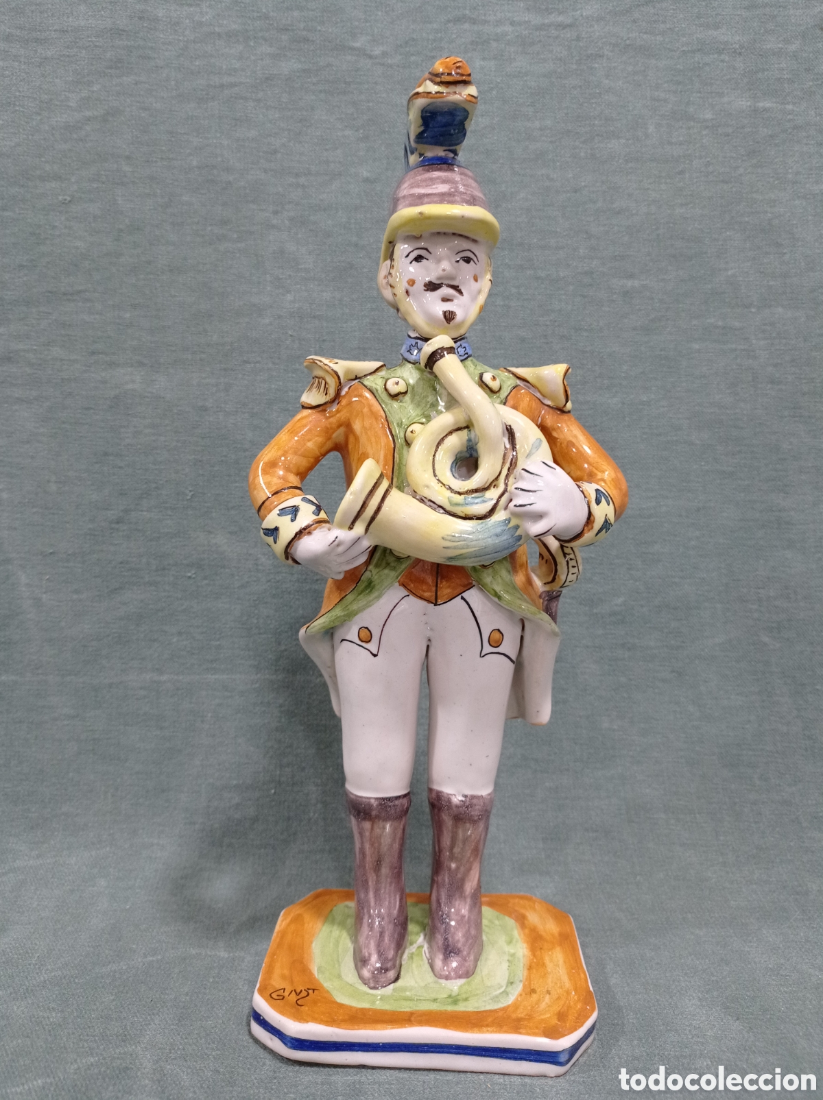 Antig&uuml;edades: M&Uacute;SICO MILITAR EN LOZA - GIMENO MART&Iacute;NEZ - MANISES