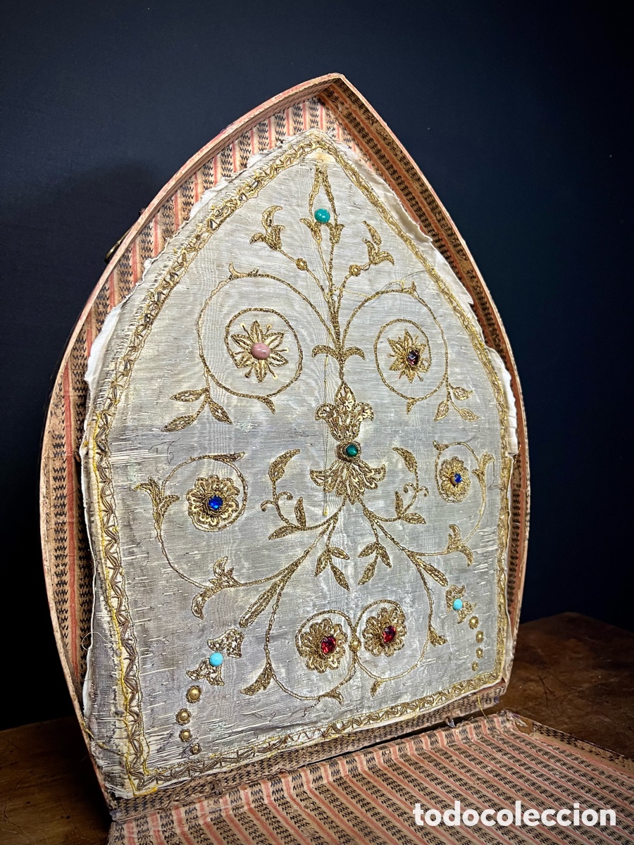 Antig&uuml;edades: Mitra Episcopal en su estuche de madera. S.XVIII - Foto 6