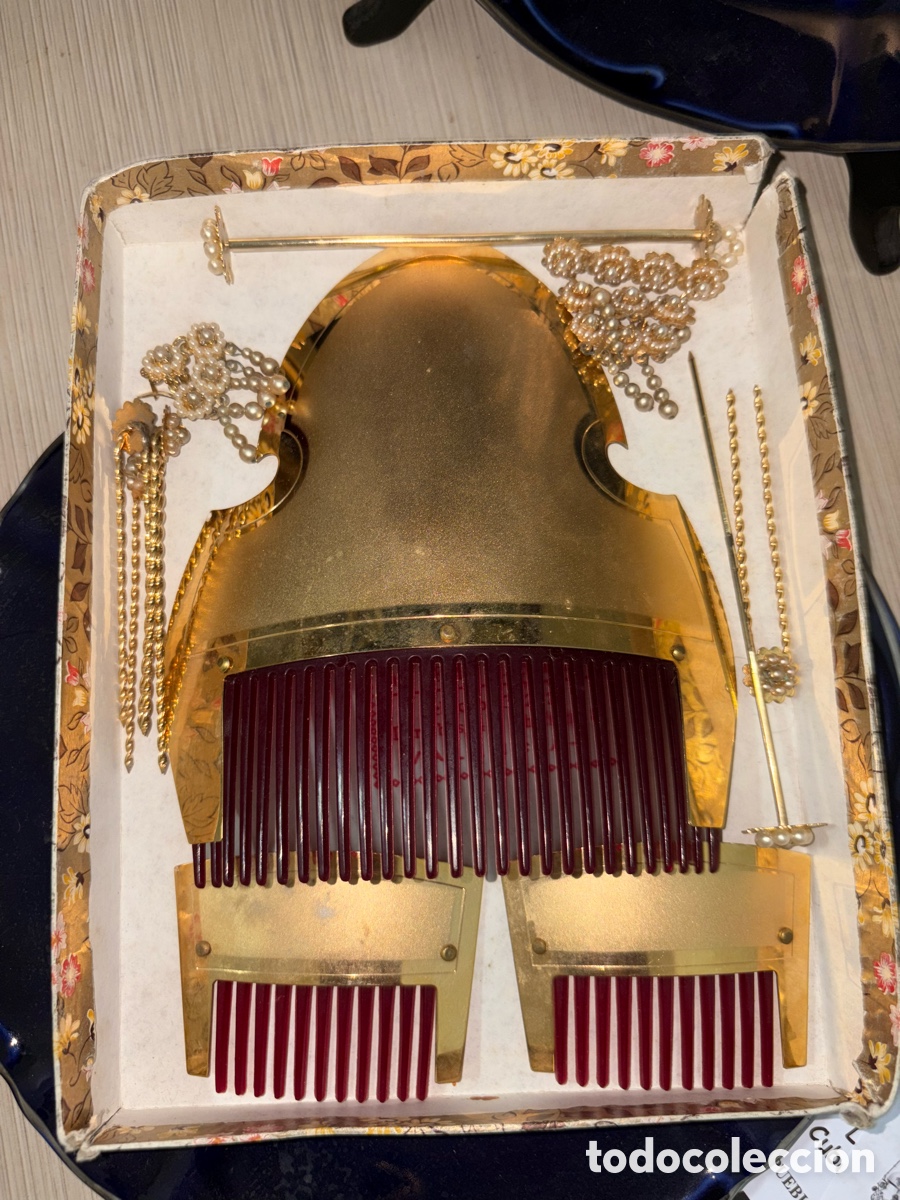 Antig&uuml;edades: Aderezo de fallera Dorado