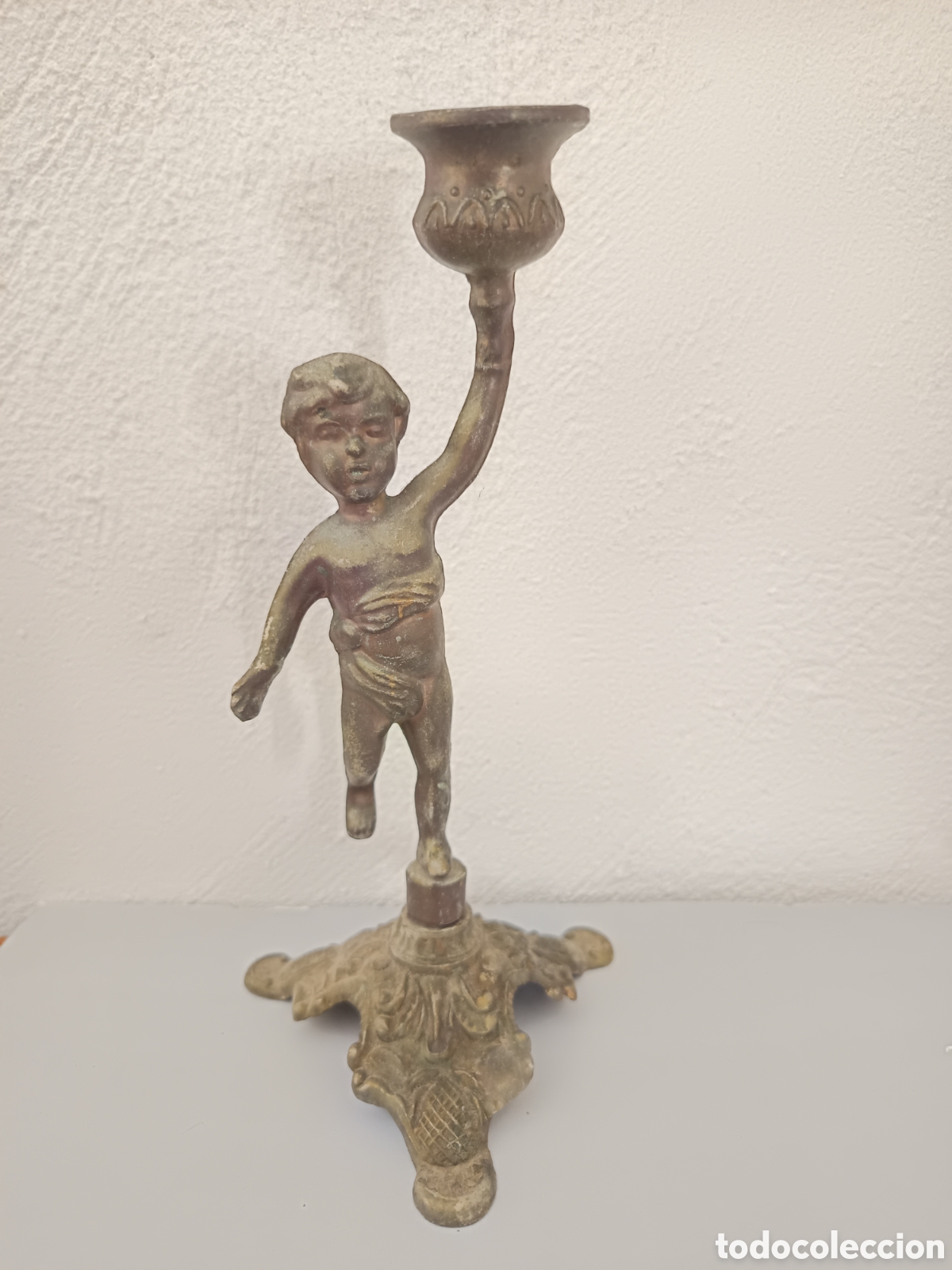 Antig&uuml;edades: Candelabro Bronce o lat&oacute;n portavelas querubin vela o lampara