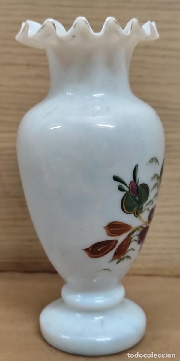 Antig&uuml;edades: Antiguo jarr&oacute;n de opalina decorado a mano - Foto 8