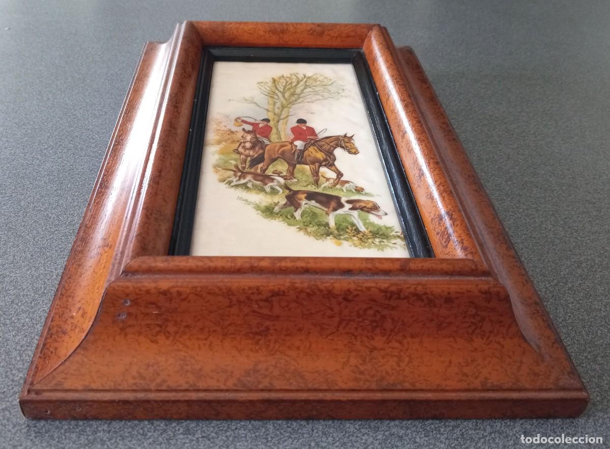Antig&uuml;edades: Azulejo caballos caza marco madera - Foto 6
