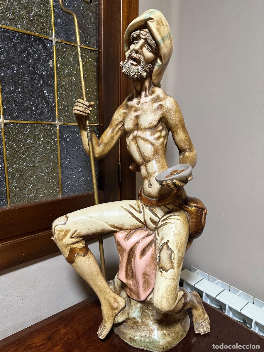 Antig&uuml;edades: Figura mendigo con baston - Foto 1