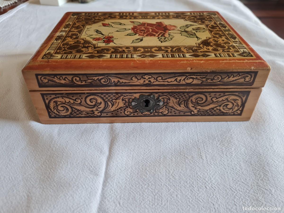 Antig&uuml;edades: Caja de madera pintada con espejo - Foto 5