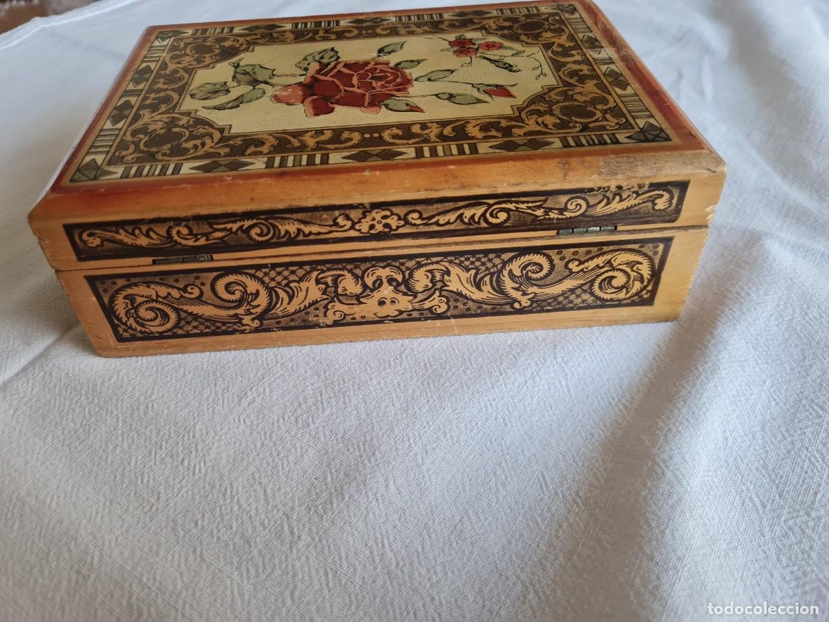 Antig&uuml;edades: Caja de madera pintada con espejo - Foto 6