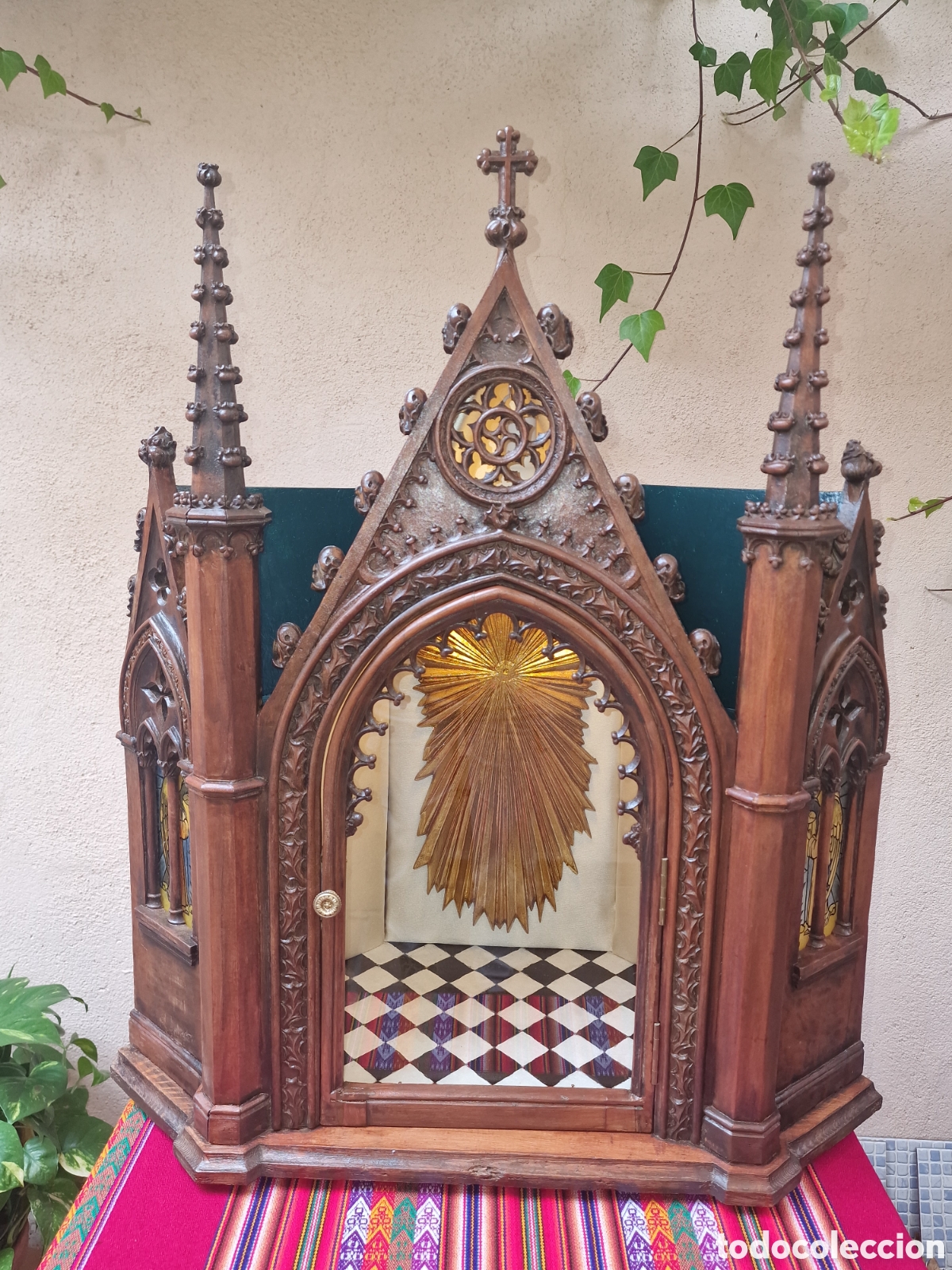 Antig&uuml;edades: Capilla neogotica 1890