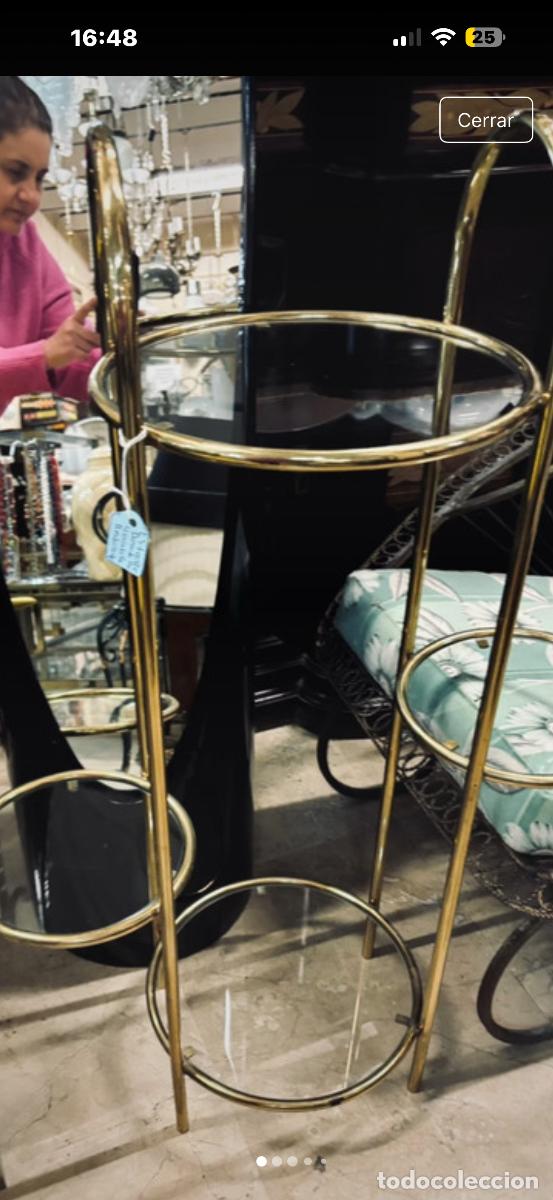 Antig&uuml;edades: Estante dorado y cristal - Foto 1