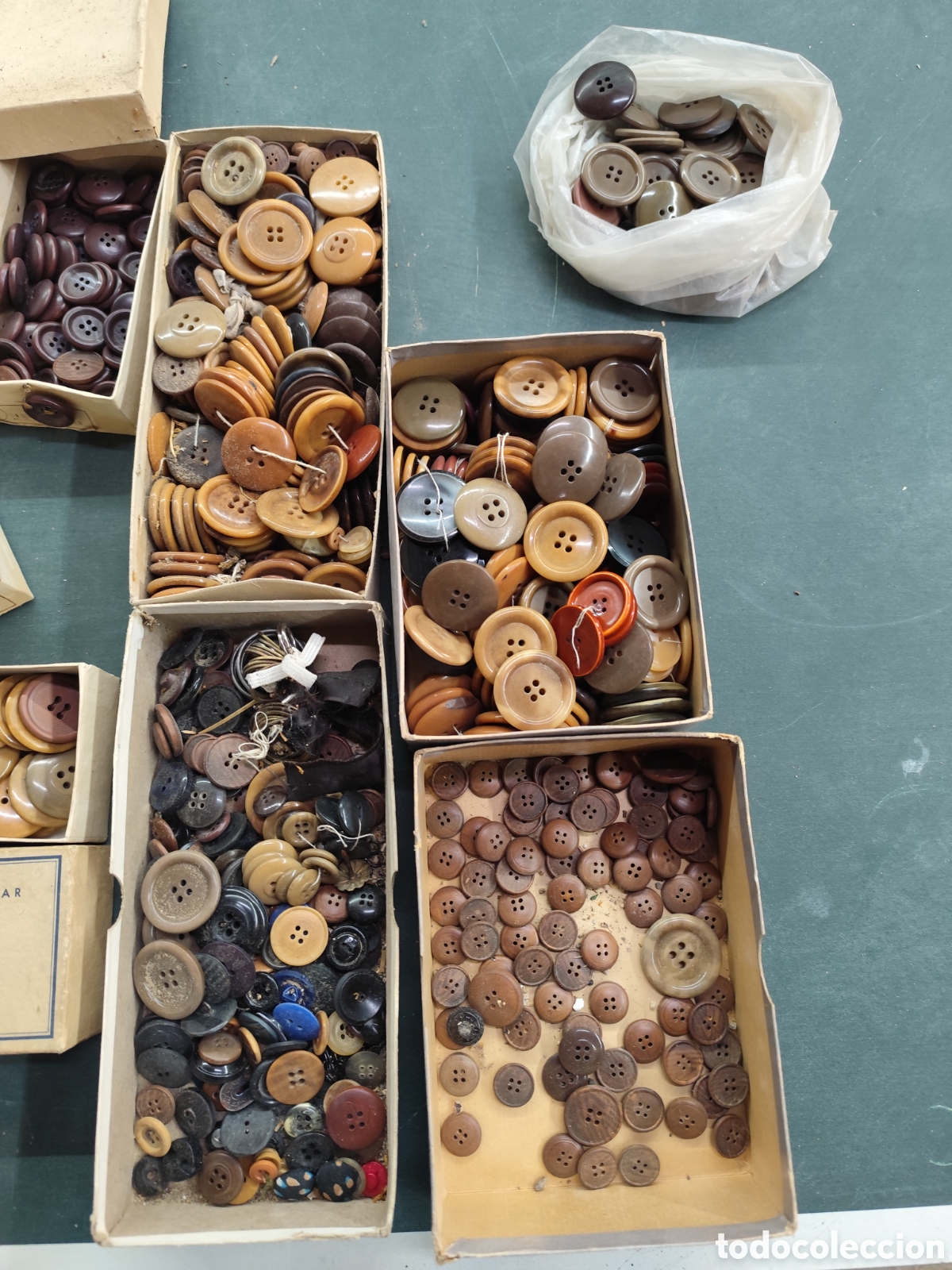 Antig&uuml;edades: Lote de antiguos botones - Foto 2