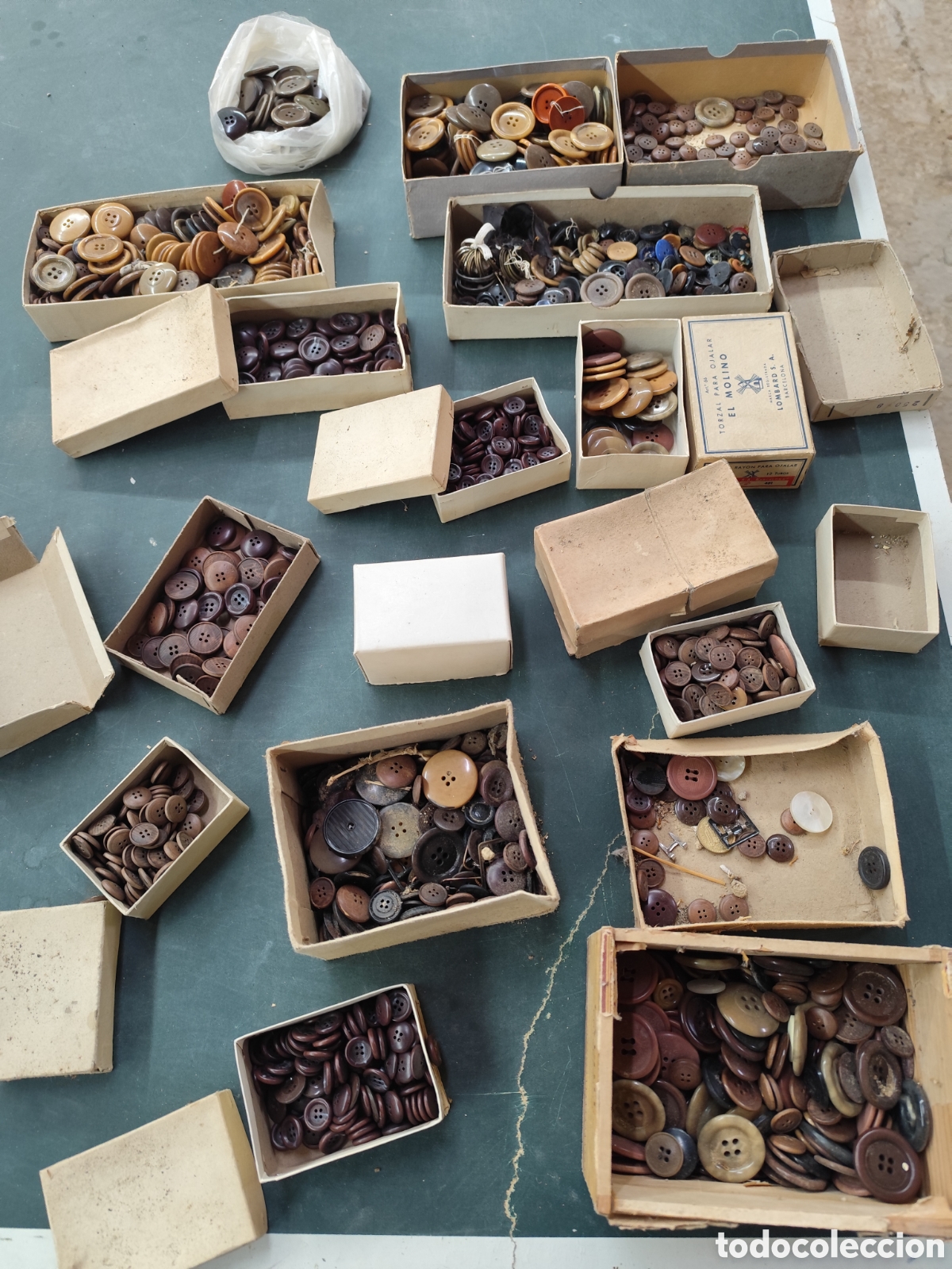 Antig&uuml;edades: Lote de antiguos botones - Foto 1