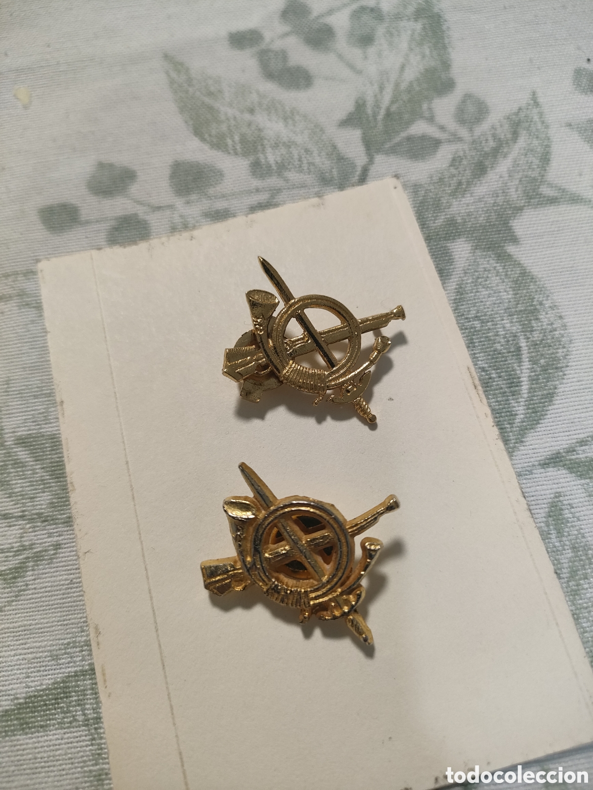 Antig&uuml;edades: Insignia cuello infanter&iacute;a - Foto 1